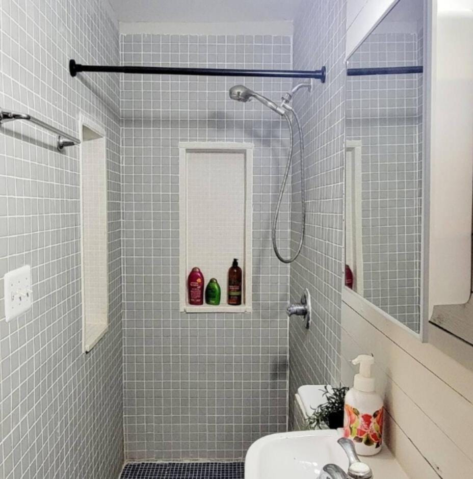 Walk to Downtown and Stadiums Free Parking Bed and Breakfast in Baltimore