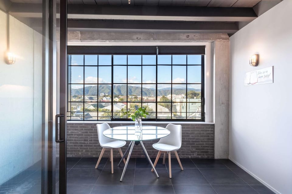 Cozy Studio - Private Balcony Bath and Tub Apartment in Lower Hutt