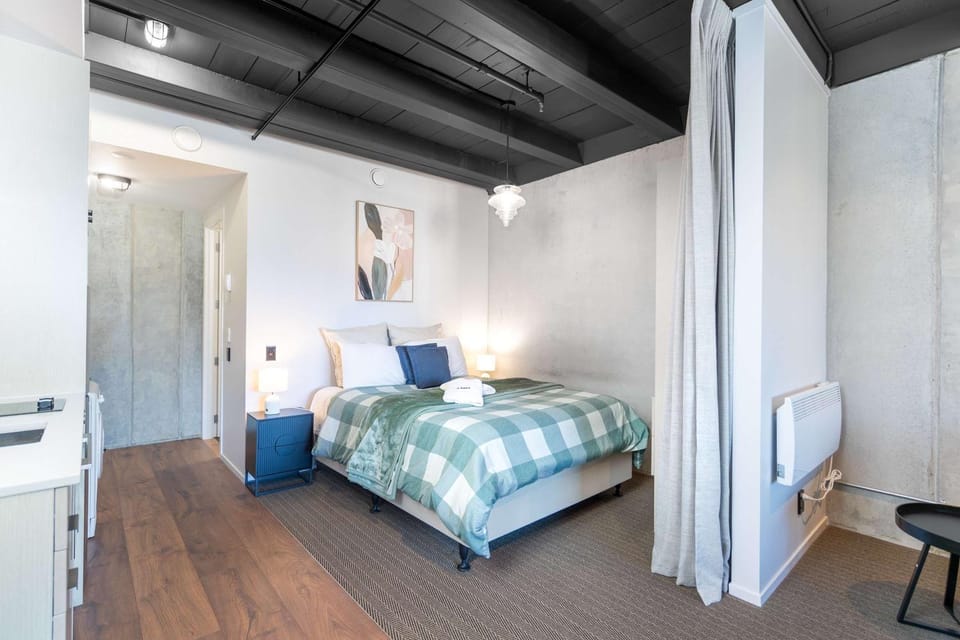Cozy Studio - Private Balcony Bath and Tub Apartment in Lower Hutt