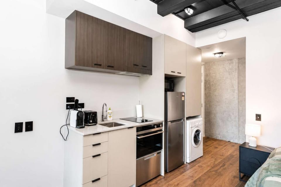 Cozy Studio - Private Balcony Bath and Tub Apartment in Lower Hutt