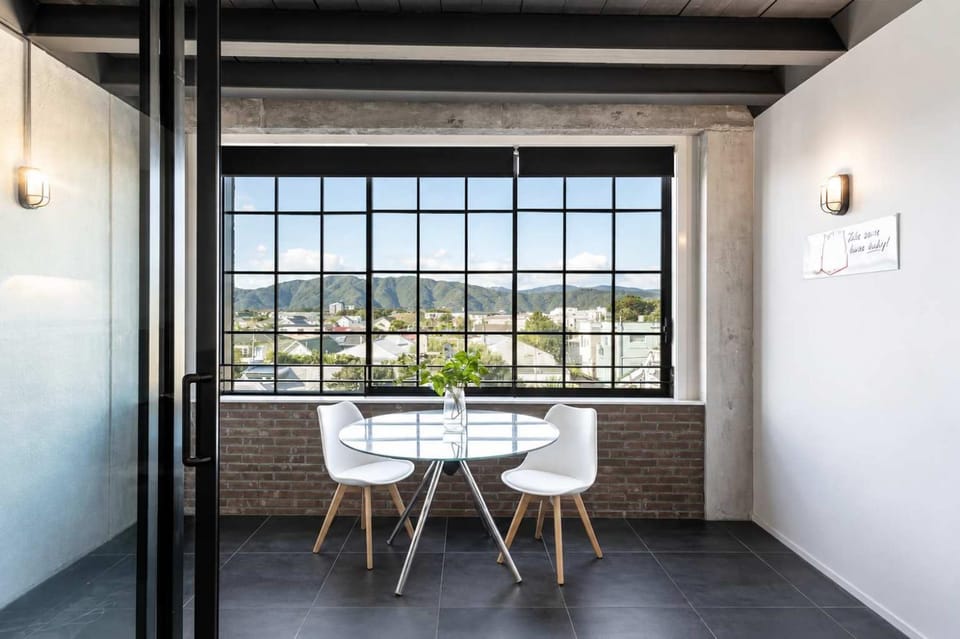 Cozy Studio - Private Balcony Bath and Tub Apartment in Lower Hutt