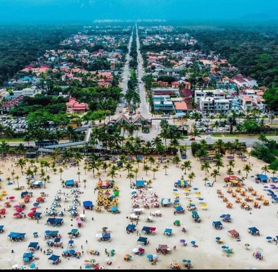 Neighbourhood, Bird's eye view, Location