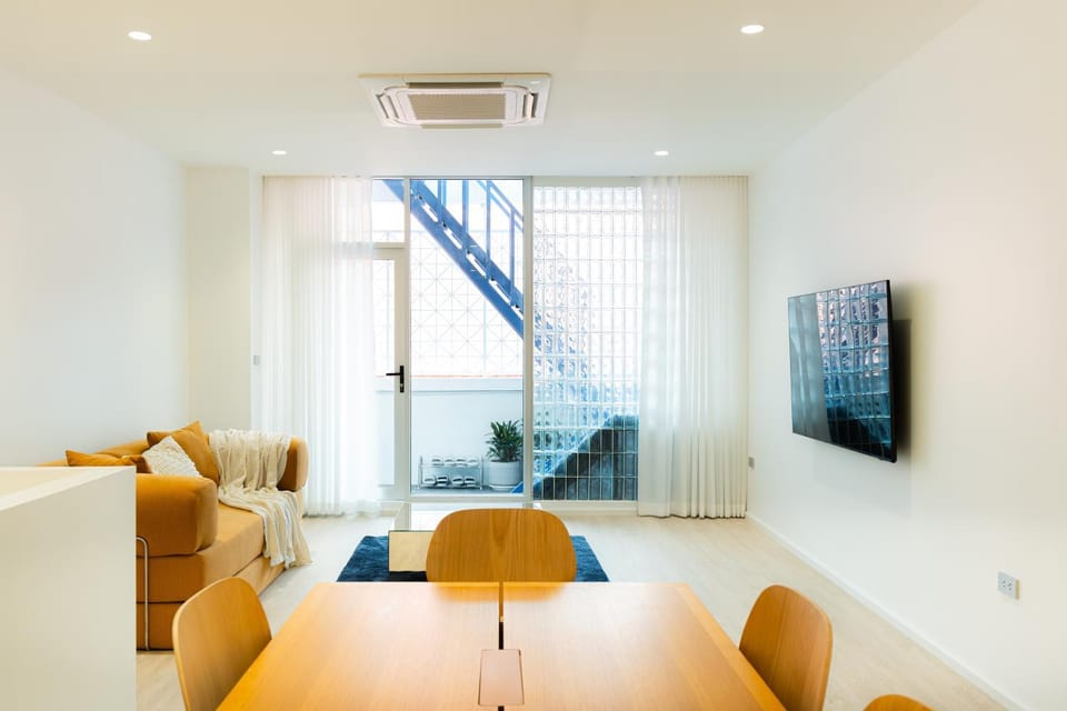 TV and multimedia, Living room, Seating area, air conditioner