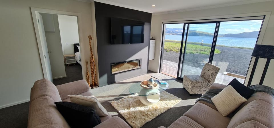Natural landscape, TV and multimedia, Living room, Sea view