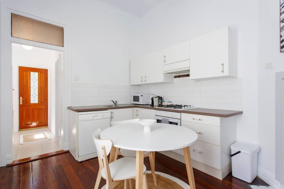 Rosa's Place 2 - Close to The Beach Apartment in Perth