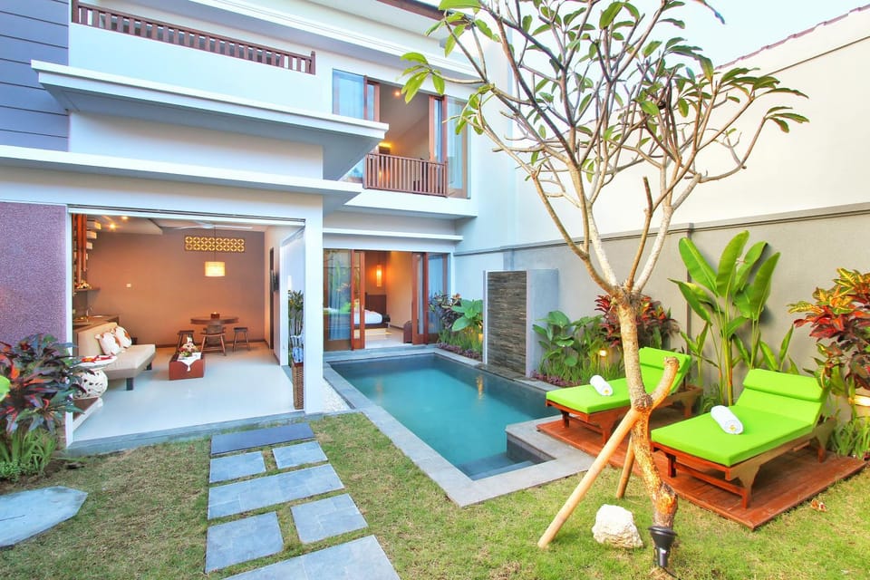 Facade/entrance, Swimming pool