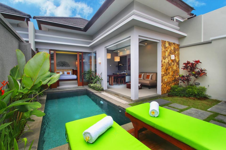 Property building, Balcony/Terrace, Swimming pool