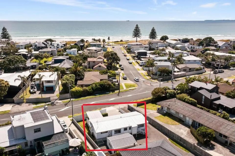 Property building, Day, Neighbourhood, Bird's eye view