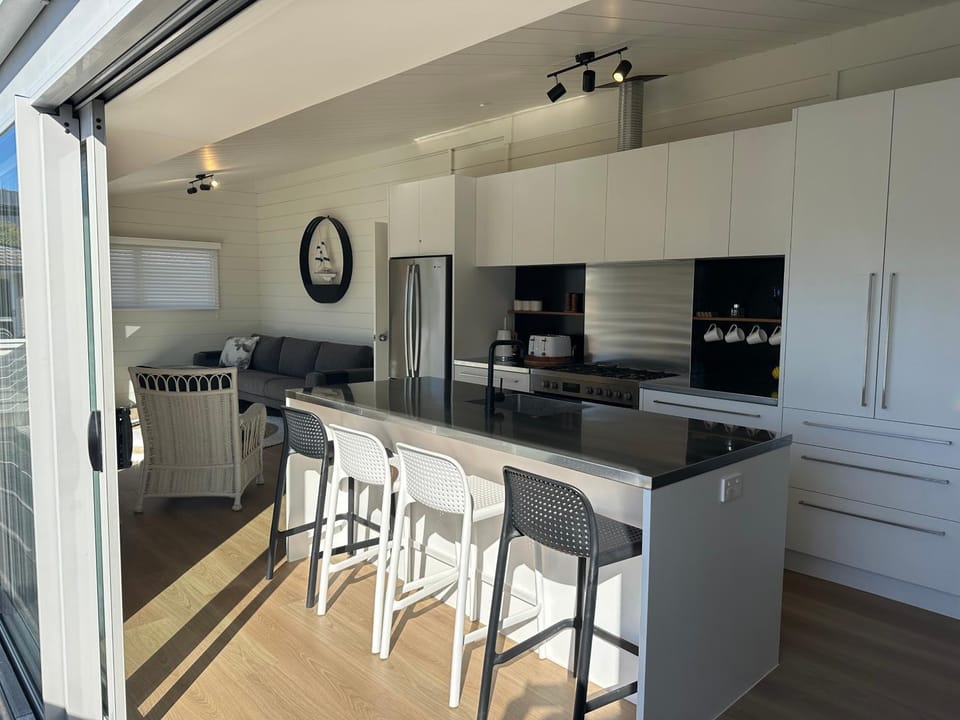 Kitchen or kitchenette, Seating area