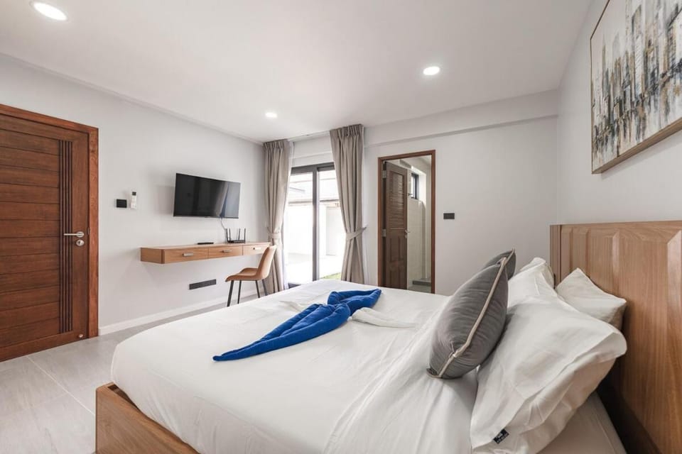 Living room, Photo of the whole room, Seating area, Bedroom, towels