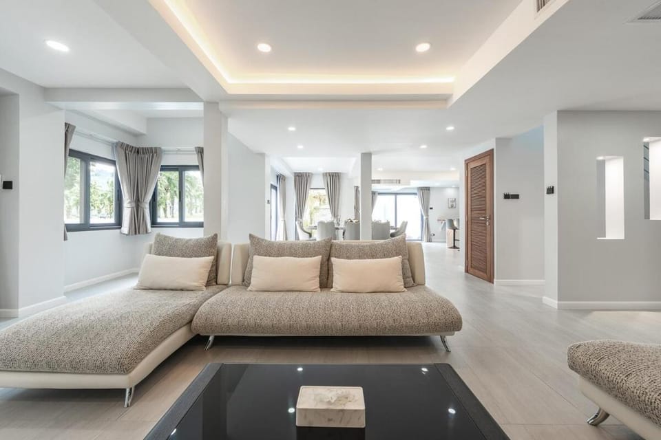 Living room, Photo of the whole room, Seating area