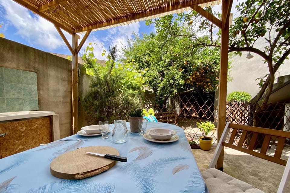 Patio, Garden, Dining area
