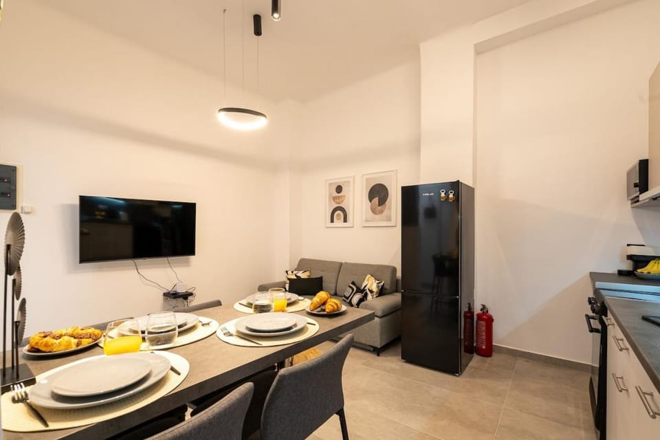 Urban Harbor Getaway Apartment in Pireas
