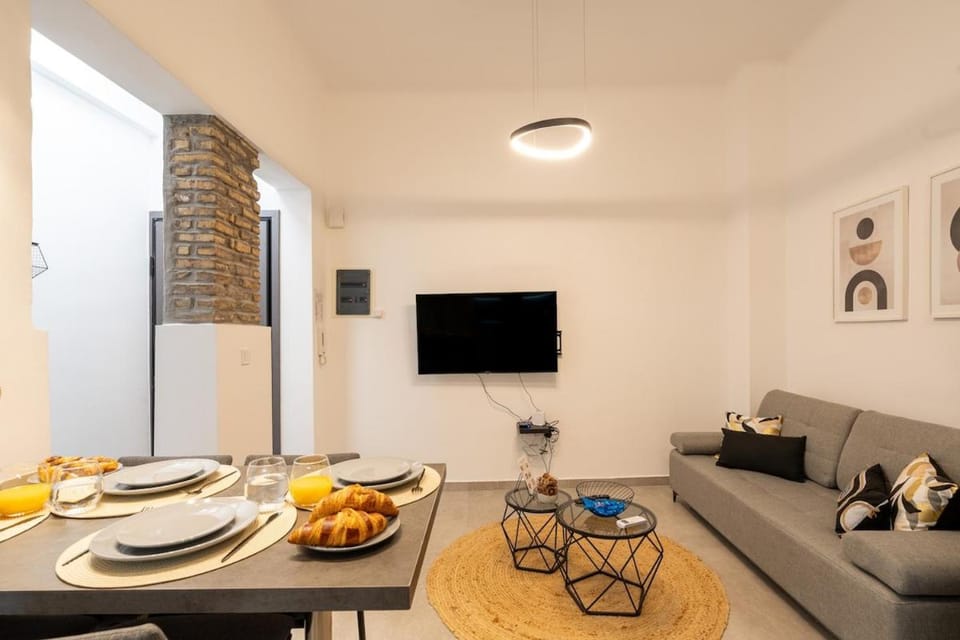 Urban Harbor Getaway Apartment in Pireas