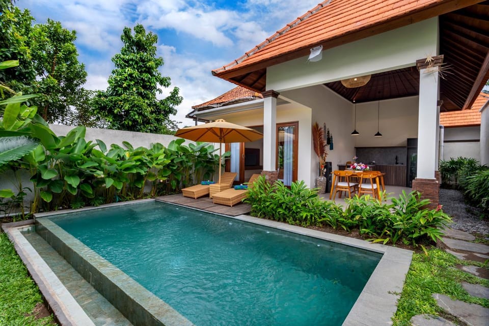 Property building, Garden, Garden view, Pool view, Pool view, Swimming pool, Swimming pool, sunbed