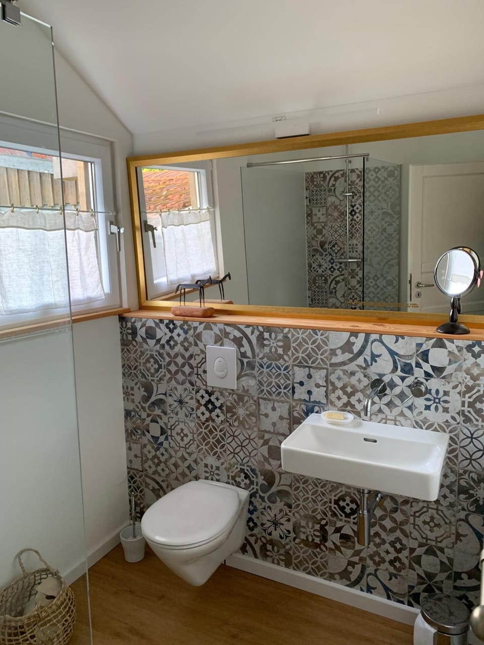 Bathroom, Living room