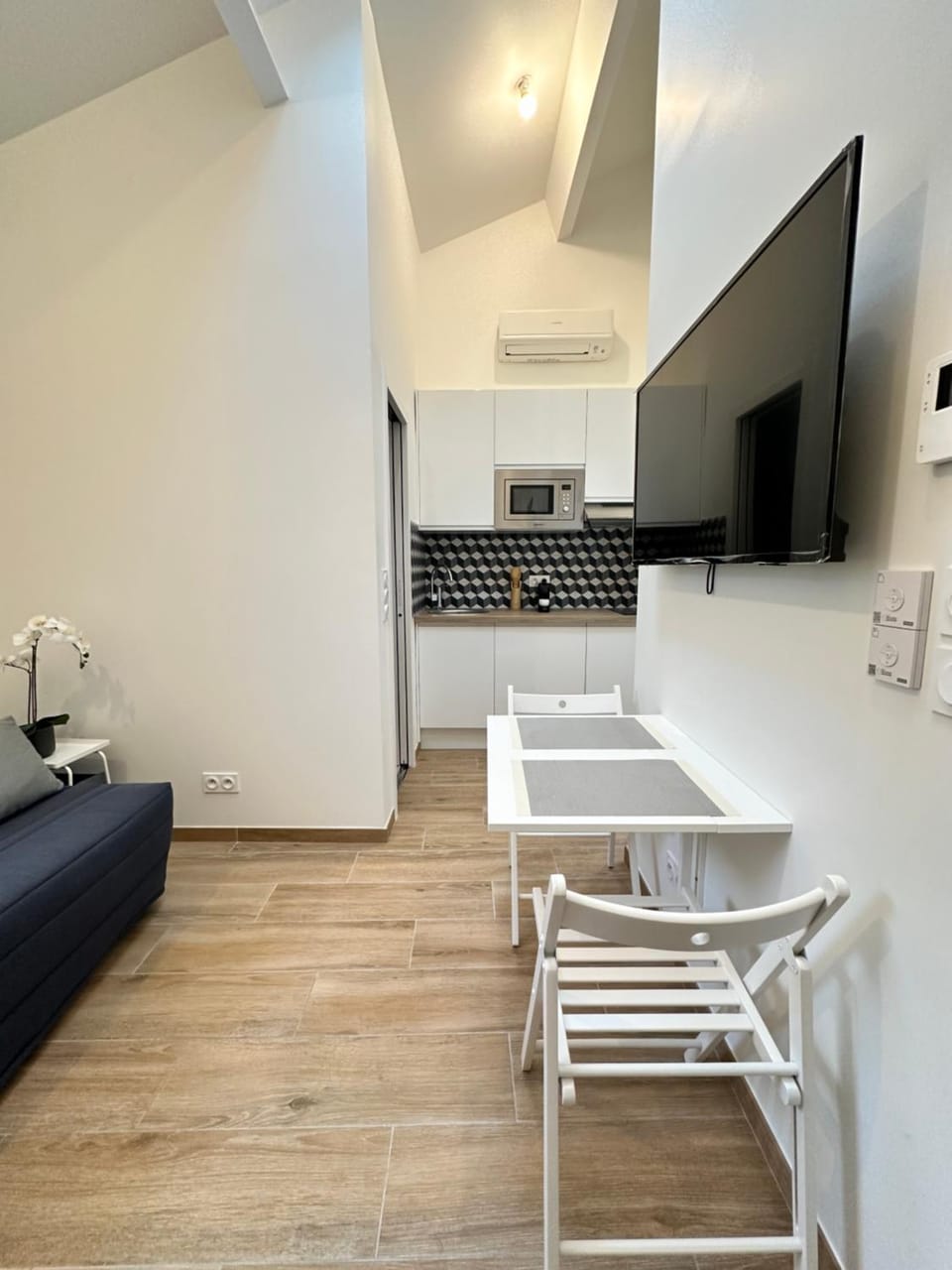 Studio by Eiffel Tower and Roland Garros Apartment in Paris