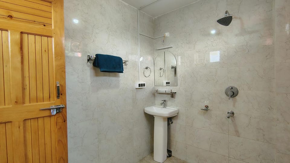 Shower, Bathroom, towels