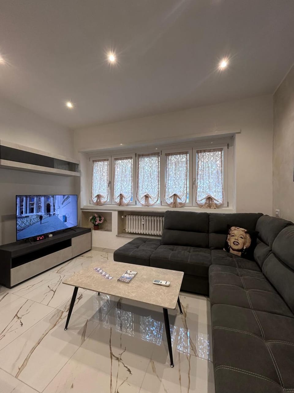 TV and multimedia, Living room, Seating area