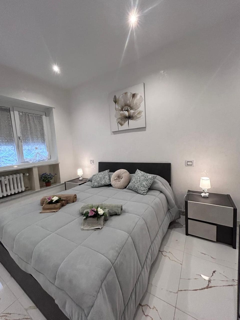 Bedroom, towels, wardrobe