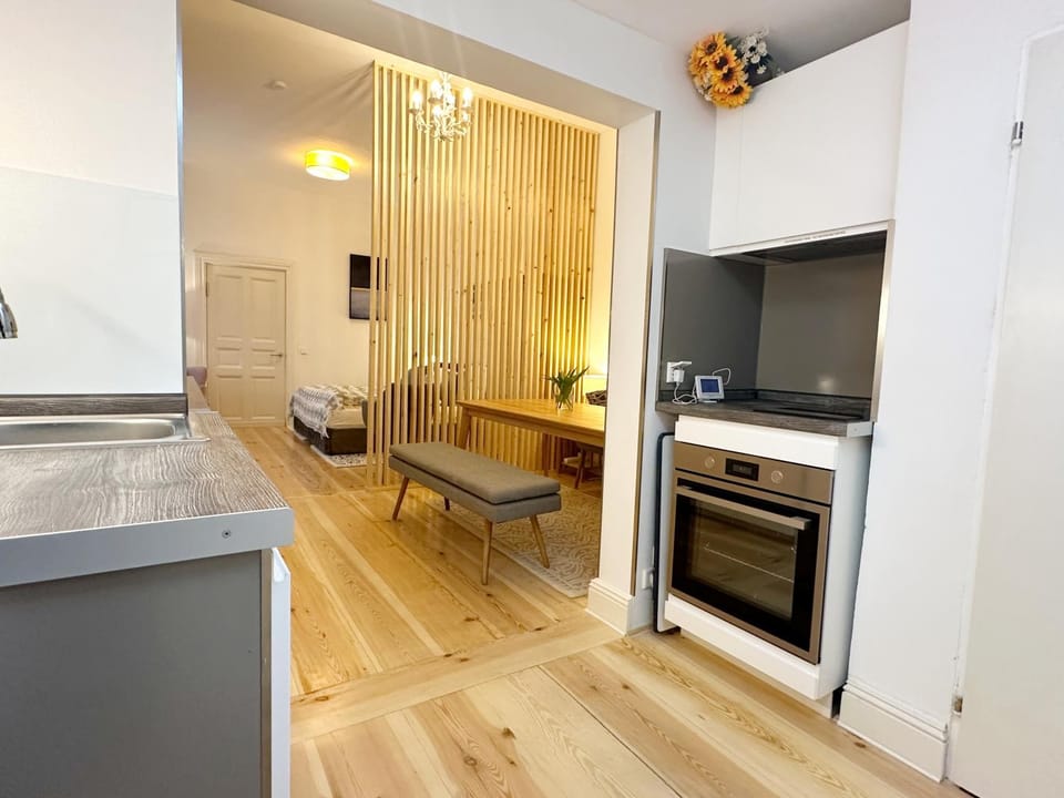 Kitchen or kitchenette, Living room, Dining area, oven