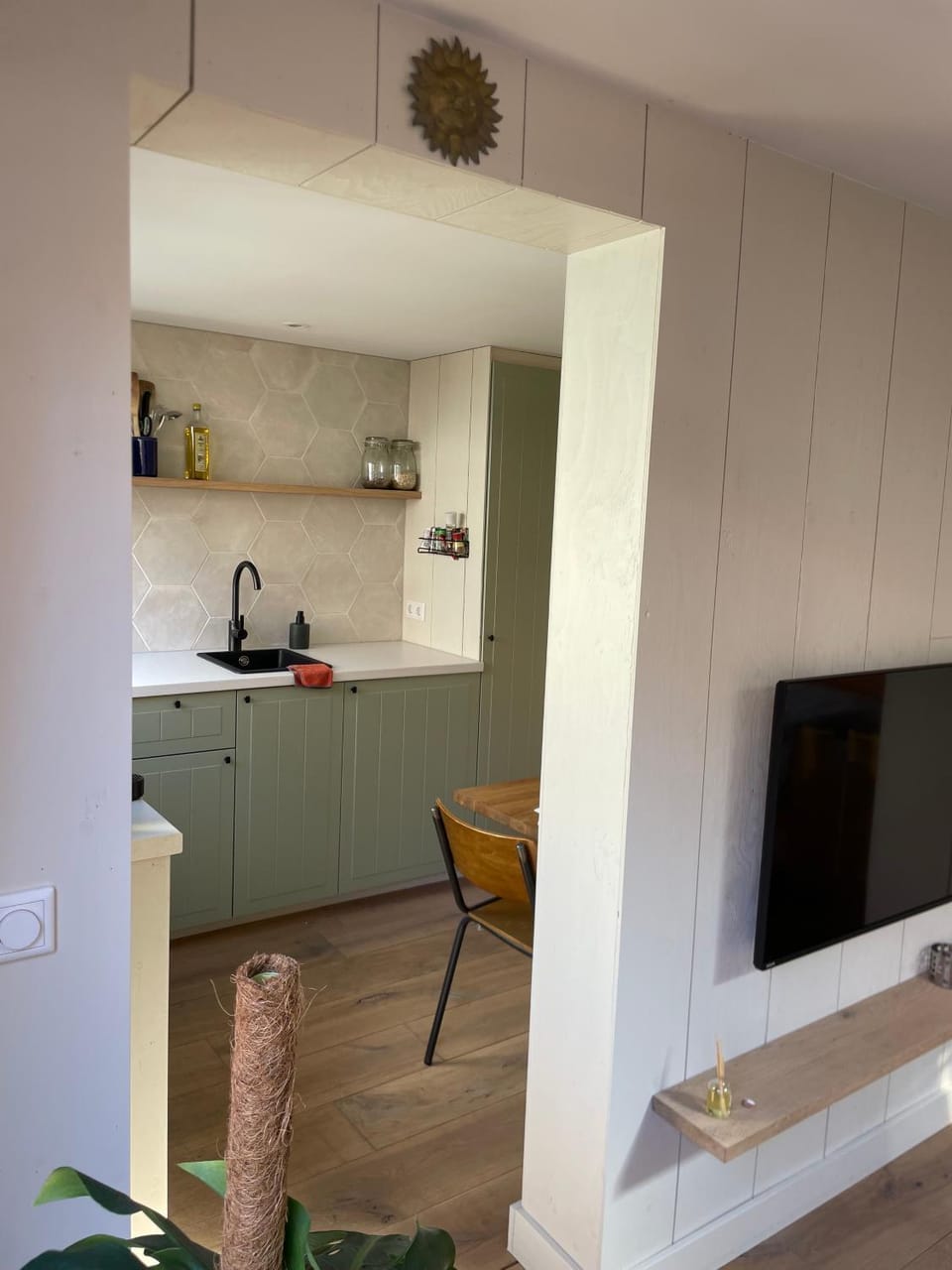 Kitchen or kitchenette