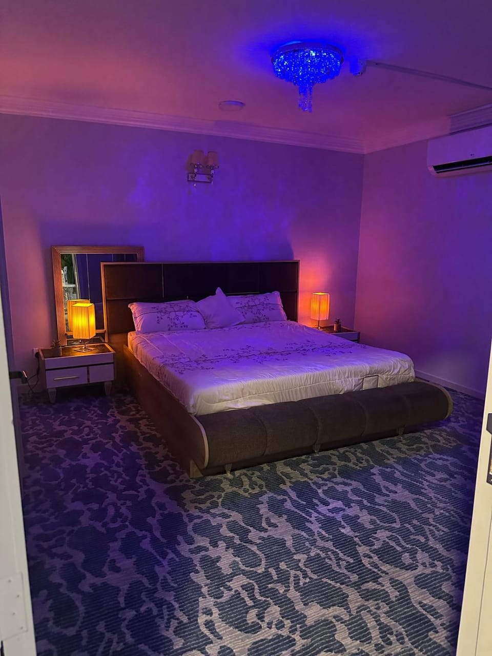 شقة حديثة تقع بالقرب من البوليفارد والاماكن التجارية والسياحية خلف الهارتيز والغنيم اسكوير Inn in Saudi Arabia