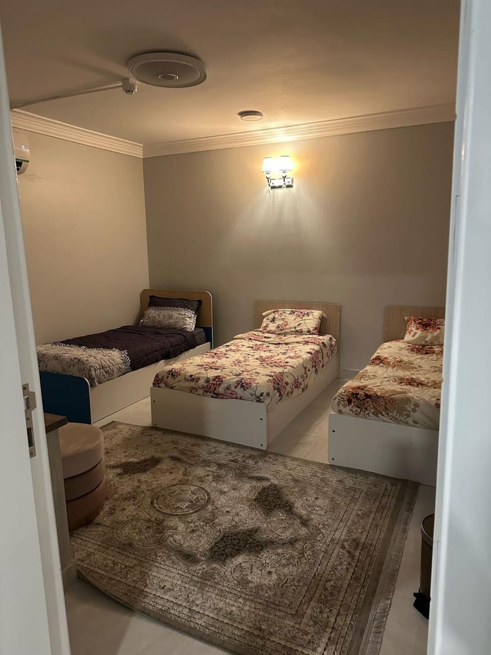 شقة حديثة تقع بالقرب من البوليفارد والاماكن التجارية والسياحية خلف الهارتيز والغنيم اسكوير Inn in Saudi Arabia