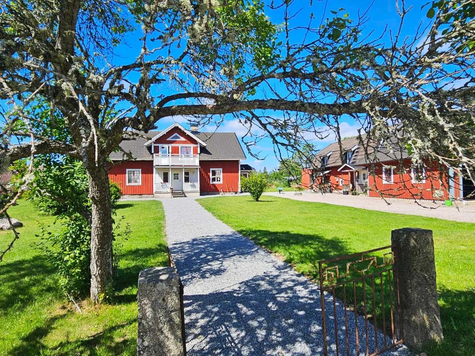 Property building, Day, Garden, Garden view