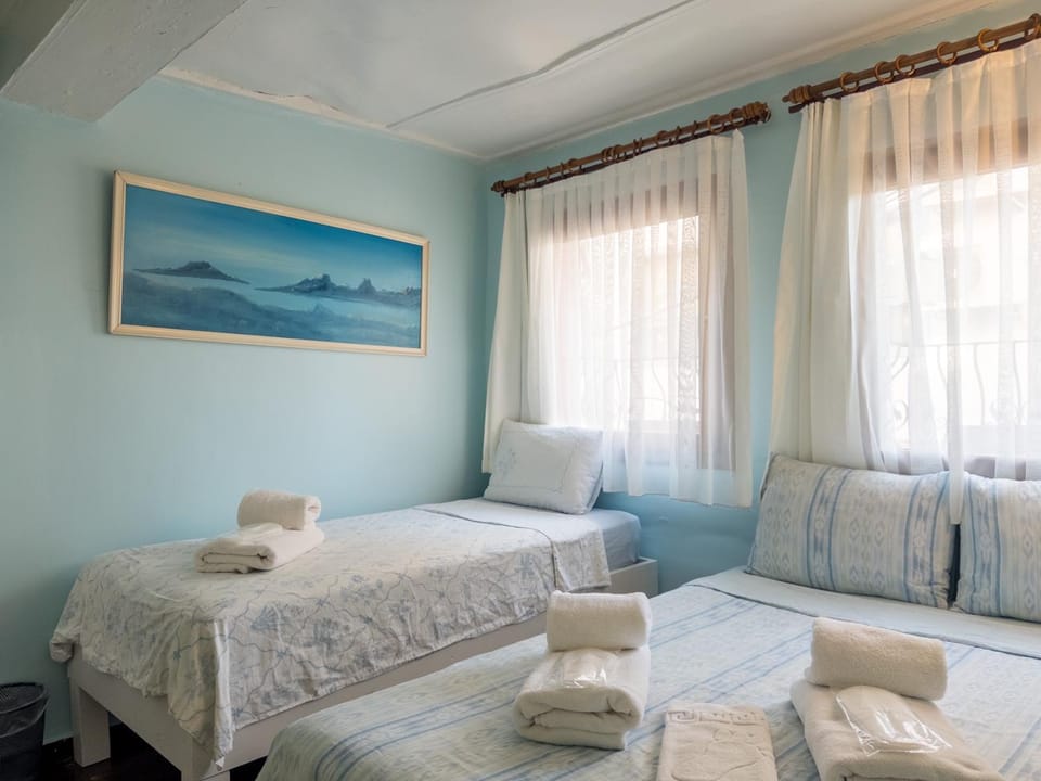 Bed, Photo of the whole room, towels