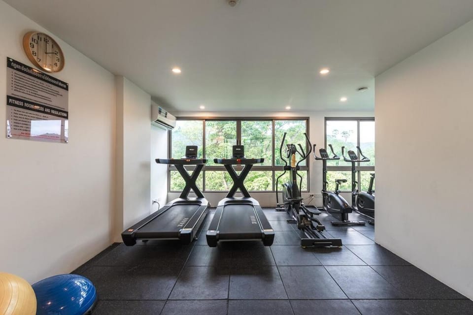 C190 Sleek 1BR with Infinity Pool, Gym, Rooftop Apartment in Kamala