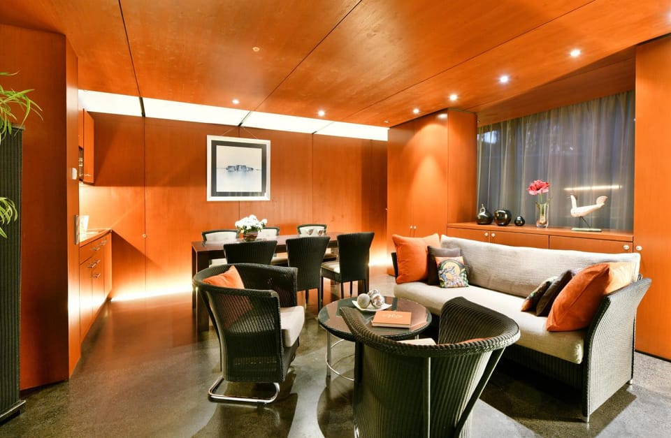 Living room, Seating area