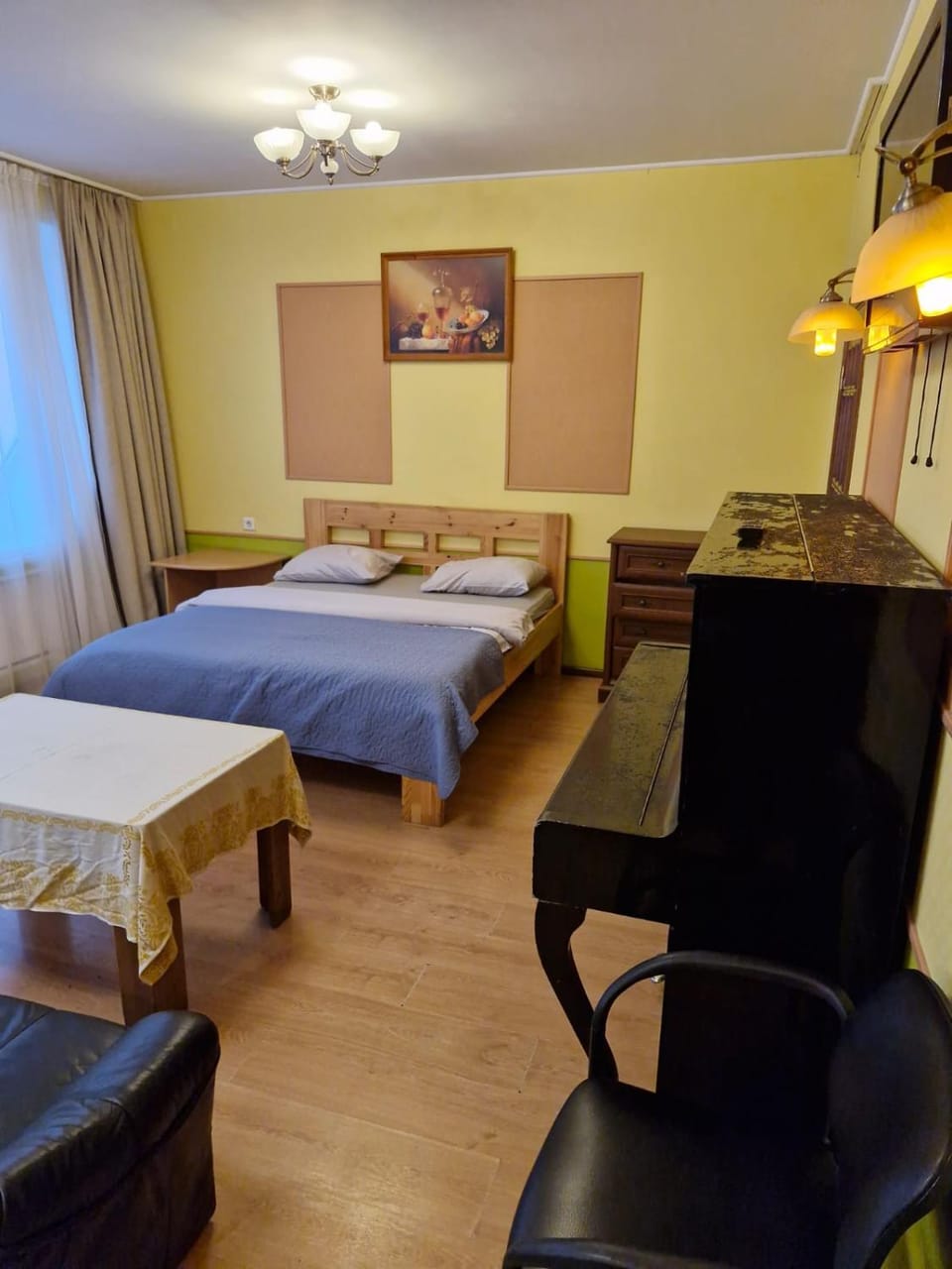 Bed, TV and multimedia, Living room, Photo of the whole room, Bedroom