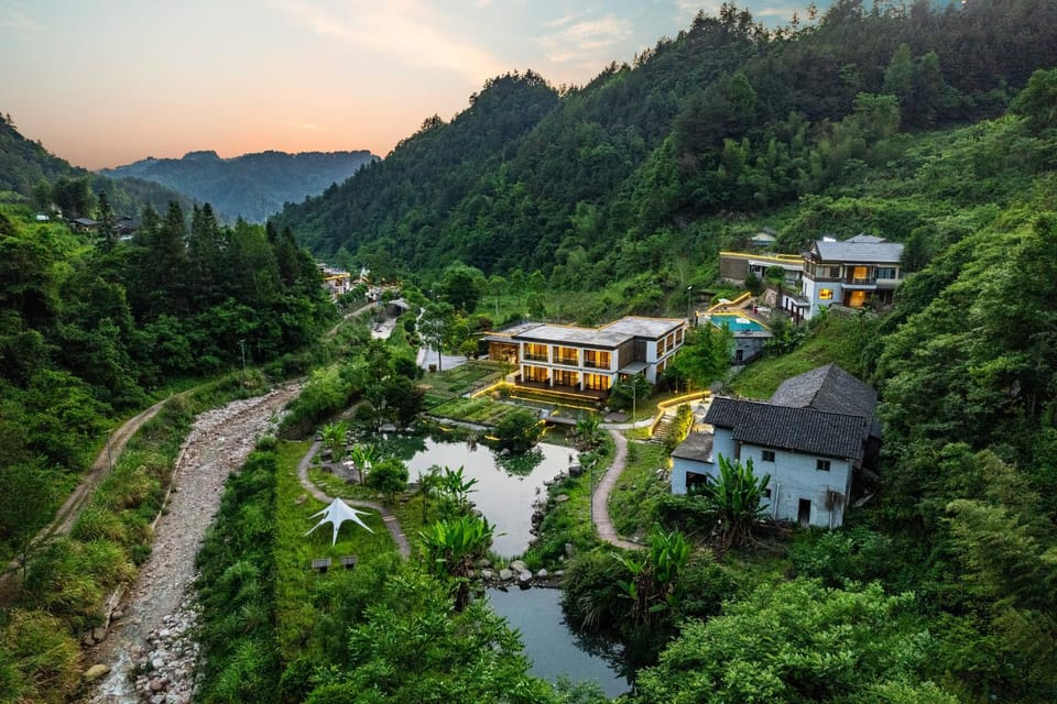 Property building, Nearby landmark, Day, Natural landscape, Bird's eye view, Lake view, Mountain view