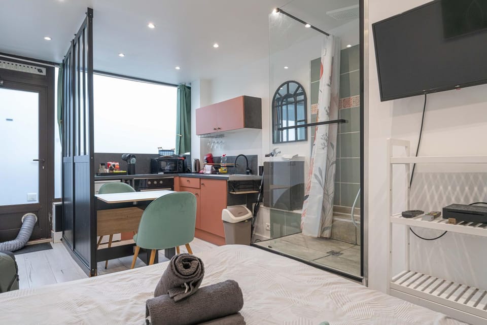 Property building, Living room, Bedroom