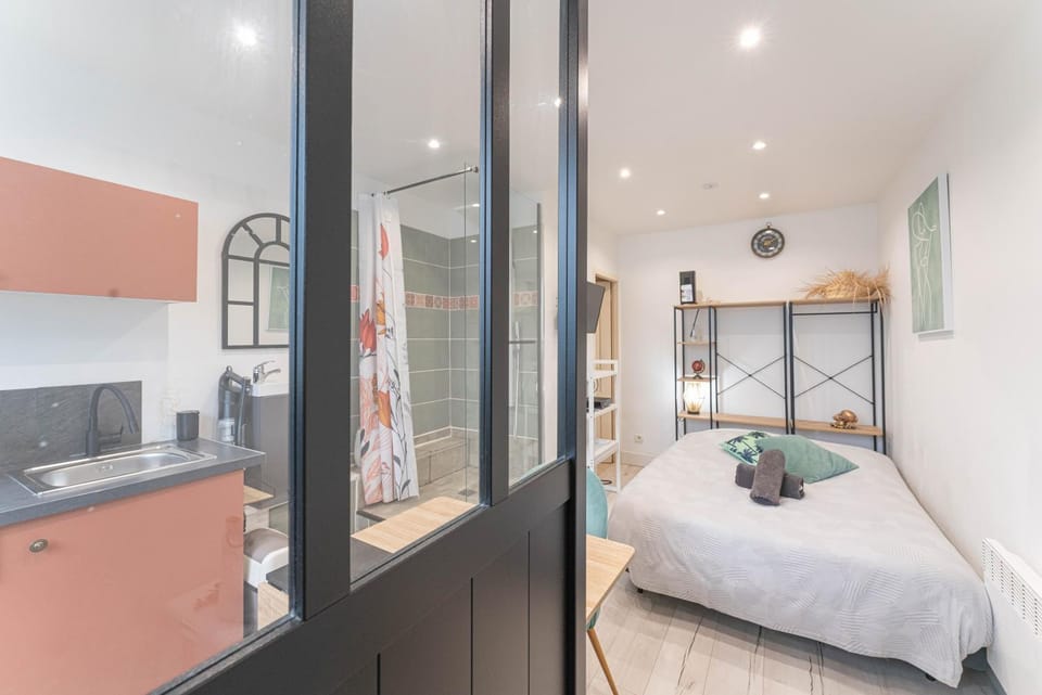 Property building, Living room, Bedroom