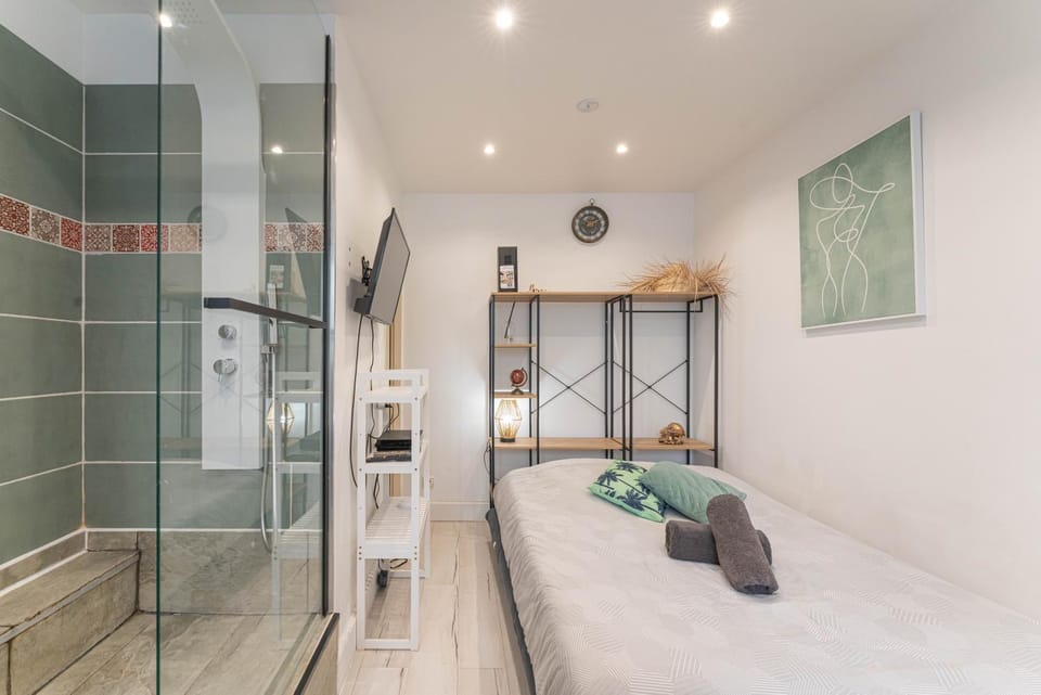 Living room, Bedroom