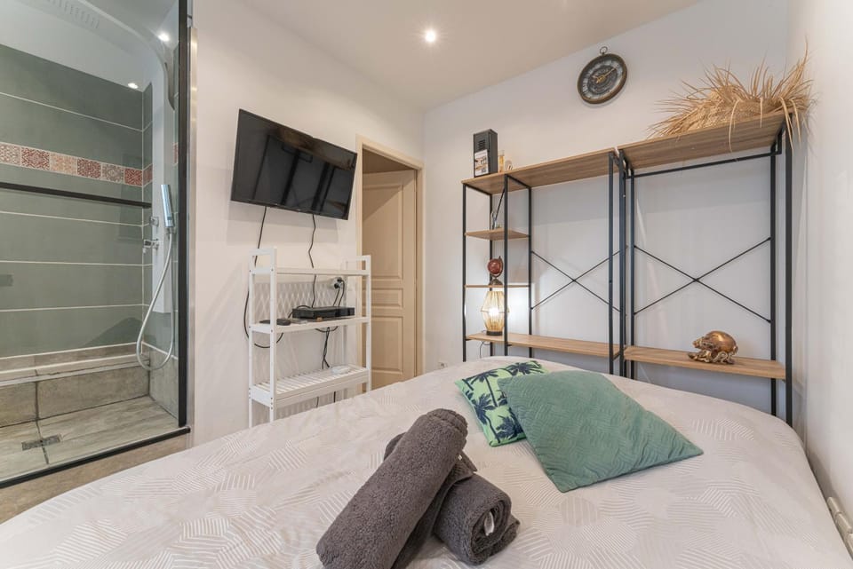 Living room, Bedroom