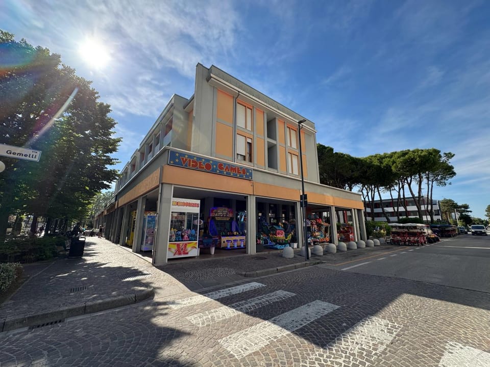 Property building, Facade/entrance, City view