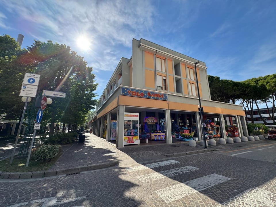 Property building, Facade/entrance, City view