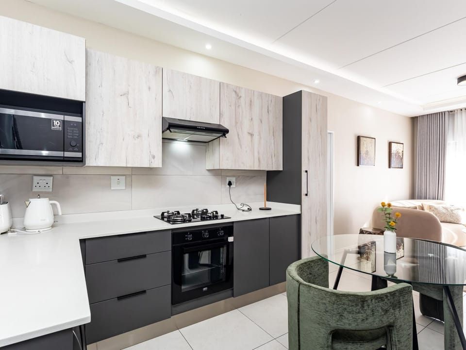 Coffee/tea facilities, Kitchen or kitchenette, stove, toaster