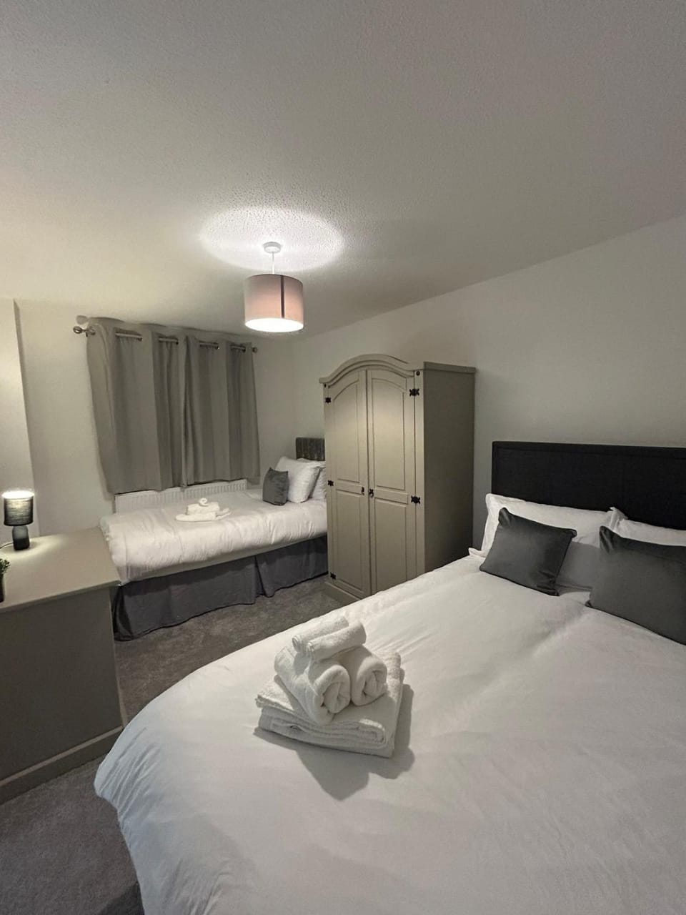 Bed, Photo of the whole room, Bedroom, towels