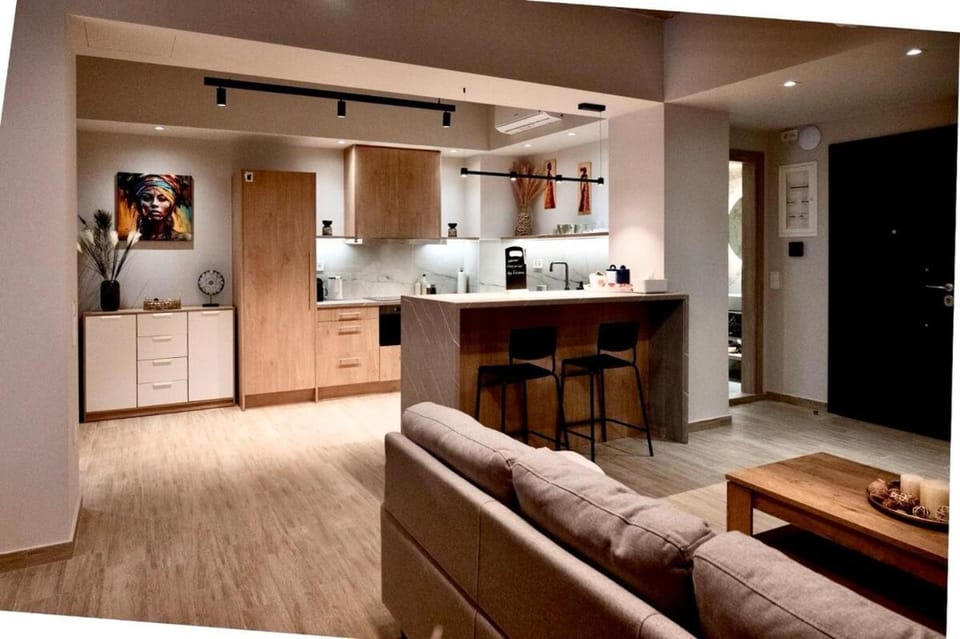 African Adventure Apartment Apartment in Pireas