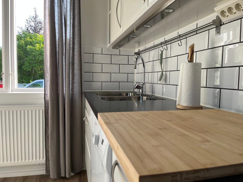 Kitchen or kitchenette, dishwasher