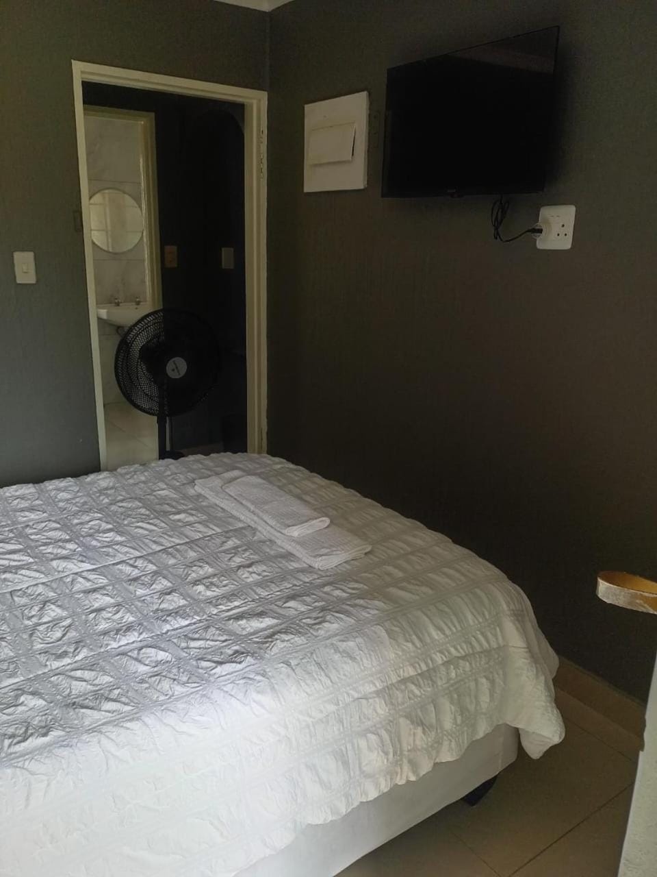 Crystal Park Guest House Bed and Breakfast in Gauteng