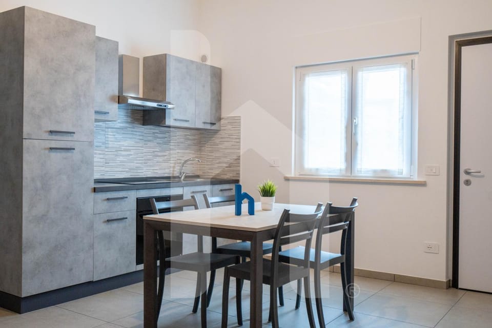 Kitchen or kitchenette, Dining area, oven, stove