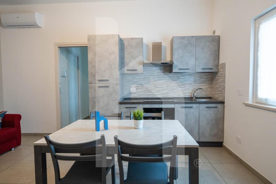 Kitchen or kitchenette, Dining area, stove