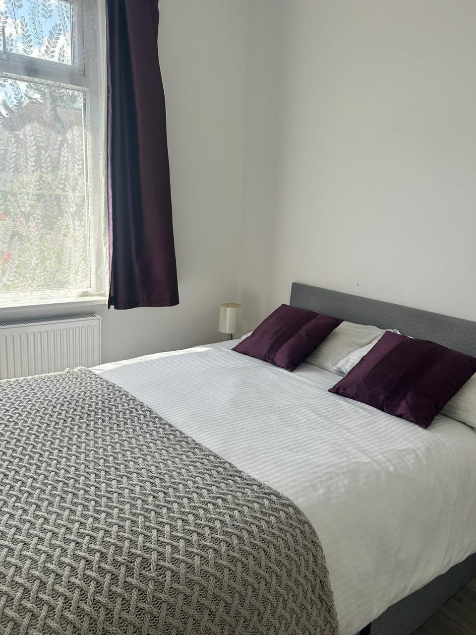 Free parking with spacious double bedrooms near Abby Wood for Elizabeth Line and Network Rail Bed and Breakfast in London