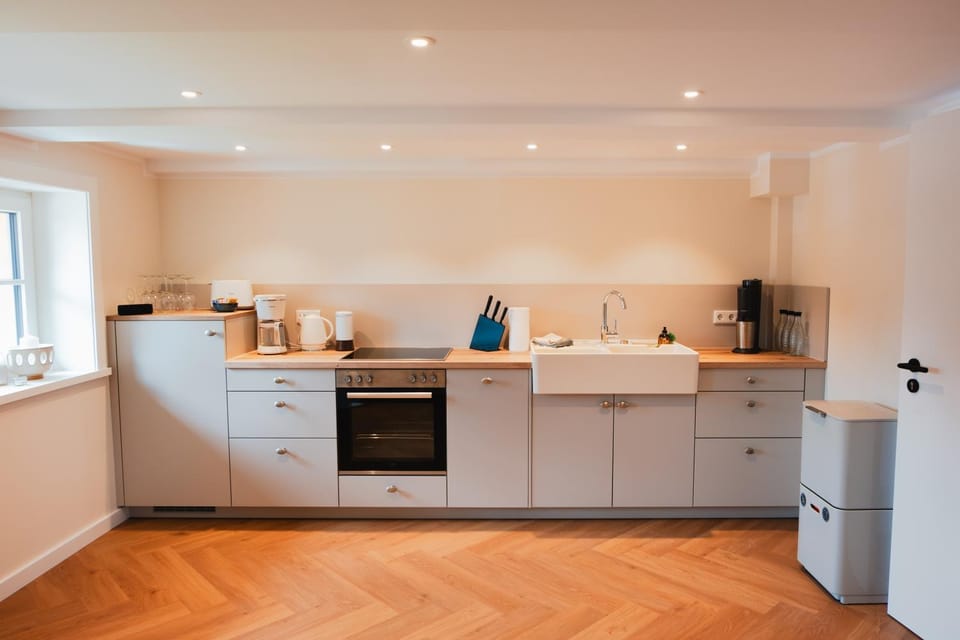 Facade/entrance, Coffee/tea facilities, Kitchen or kitchenette, dishwasher, pet friendly, stove, toaster