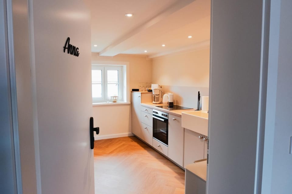 Facade/entrance, Coffee/tea facilities, Kitchen or kitchenette, dishwasher, pet friendly, stove, toaster